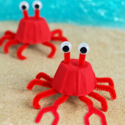 Looking for an easy ocean craft for kids? This adorable egg carton crab craft for kids is the perfect upcycled activity for summer, beach units, or preschool fun! Using egg cartons, pipe cleaners, googly eyes, and paint, kids can create their own sea creature in just a few steps. A great way to teach about ocean life while encouraging creativity. Save this idea for your next ocean theme or summer craft session!