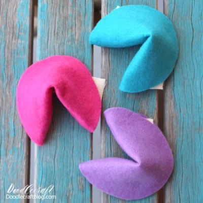DIY Felt Fortune Cookie SWAPS Idea from Doodle Craft Blog